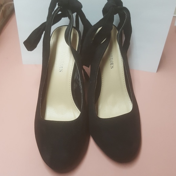 Black strap heels - Picture 2 of 4